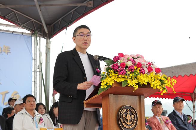 海軍敦睦遠航訓練支隊今年度國內環島航訓16日抵達基隆港，吸引大批民眾湧入碼頭登艦參觀，市長謝國樑代表市民歡迎海軍官兵，並祝福官兵順利完成遠航訓練任務。（基隆市政府提供／徐佑昇基隆傳真）