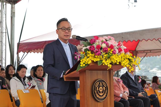 海軍敦睦遠航訓練支隊今年度國內環島航訓16日抵達基隆港，吸引大批民眾湧入碼頭登艦參觀，議長童子瑋表示，基隆是台灣海防重鎮，北方海疆的門戶，一定要做國軍的後盾，支持國防產業的發展，捍衛國家主權。（基隆市政府提供／徐佑昇基隆傳真）