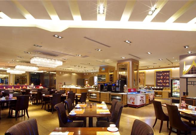 台北花园大酒店飨聚厨房「东南亚美食节」，酸、甜、香、辣的多国料理，全自助式一次满足，每位899元＋10％起。（台北花园大酒店提供／吴娮翎台北传真）