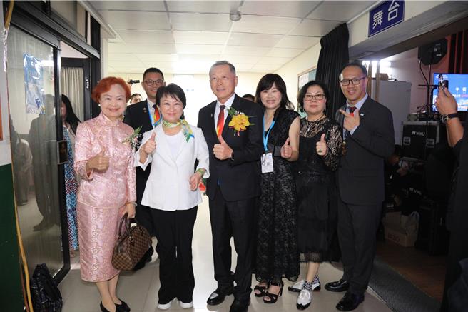 台中市長盧秀燕（左二）連5屆參加扶輪社3461地區年會。（張亦惠攝）