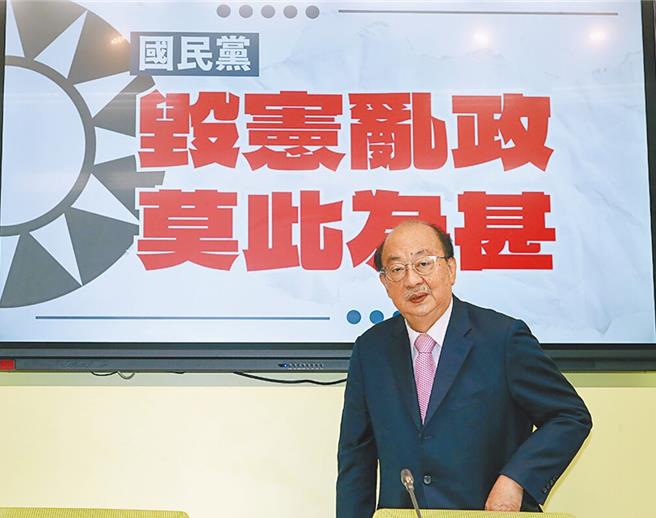 柯建銘大酸，同一個鼻孔出氣，好一個藍白合，這不是提油救火，是什麼？有助國會改革嗎？請善思！我們需要的是面對問題、理性解決問題，當一個「解事者」才是正辦！（本報資料照片）