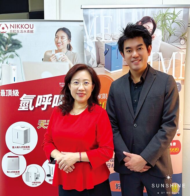 日紅生活水素總經理陳幸吟（左）聯手氫元生物科技董事長陳彥岑（右），共同宣示雙方共同打造氫分子醫學保健領域領先品牌的強大決心。圖／日紅生活提供