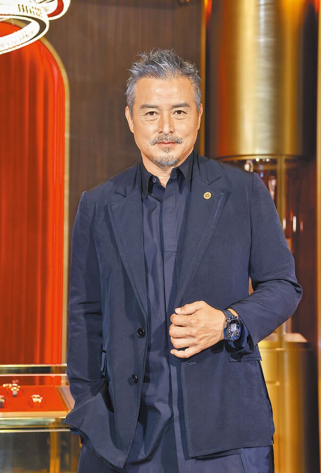 三金視帝李銘順出席SHH台北101店開幕，分享挑選好表就像挑劇本，有故事性的名表更吸引人。（羅永銘攝）