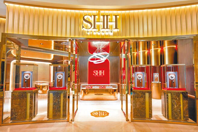 SHH台北101精品店開幕，引進14家高價精品級的奢華腕表，其中不乏獨一無二之作。（高登鐘錶提供）