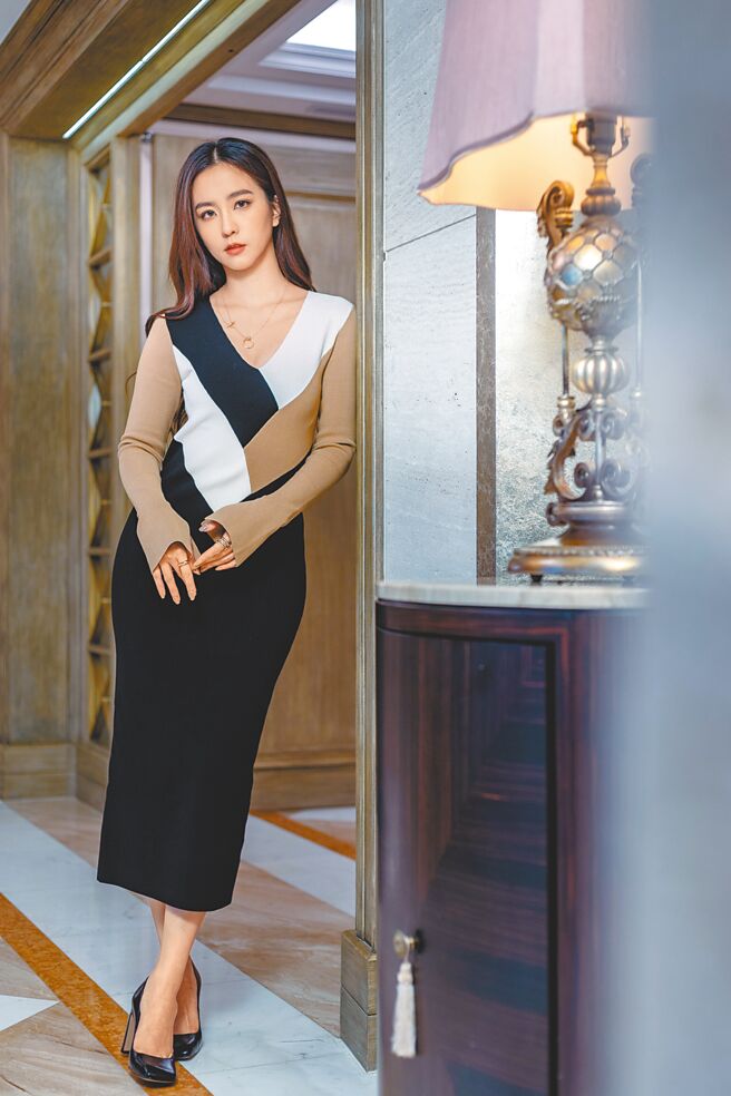 周晓涵接受专访，畅谈在《商魂》突破尺度的演出心情。（罗永铭摄，服装提供／BOSS）