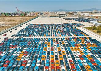 健全落後車企退出機制 陸工信部副部長：支持新能源車企兼併重組