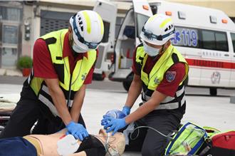 苗縣每年平均2.5萬件救護出勤 男子牙痛、酒醉打119罰收1600元