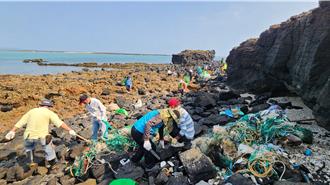 500人淨灘迎遊客 澎湖摩西分海清4.1公噸海漂垃圾
