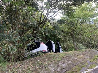 去掃墓停車忘拉手剎車 滑落邊坡老母受驚嚇