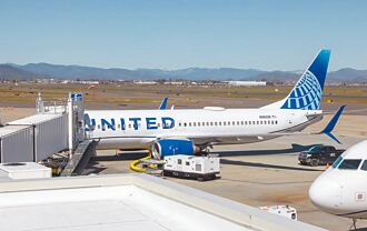 飞安连环出包 惠誉调降波音信评