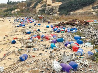 福建海廢襲金門 年清500噸撿不完