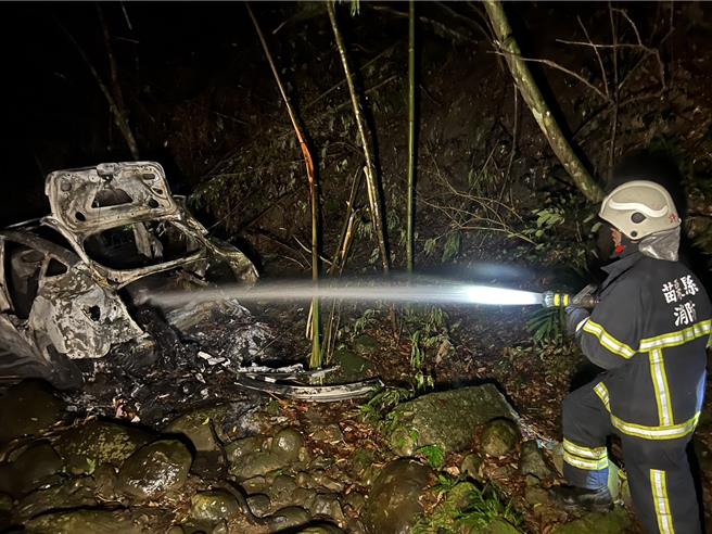 消防人員到場救援。（民眾提供／李京昇苗栗傳真）