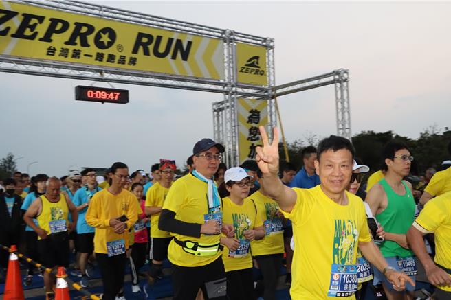 眾人起跑。（苗栗縣政府提供／李京昇苗栗傳真）