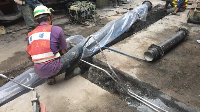 北水處指出，2025年將啟動為期10年「供水管網改善及管理精進計畫」，力拼2035年漏水率降至7％以下，屆時與2005年相比，每日約可節省57萬公噸的水資源。（北水處提供／蔡佩珈台北傳真）