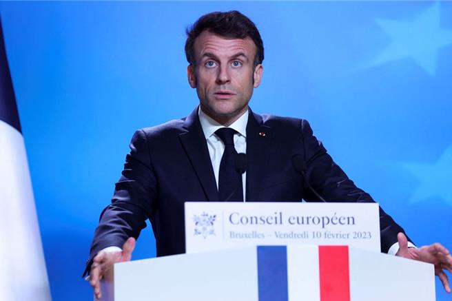 法国总统马克宏近期受访时再次表示，西方可能在「某个时候」有必要在乌克兰採取地面行动。（路透社）