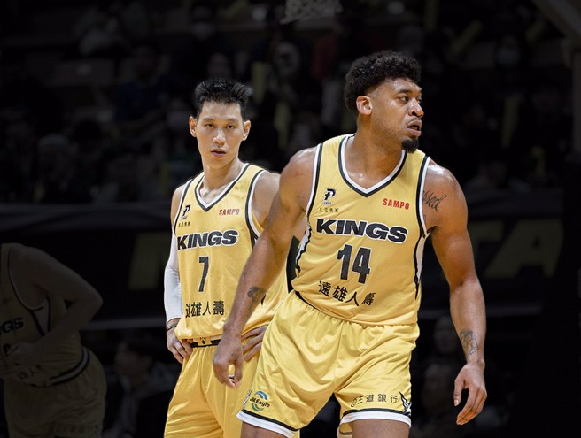 林书豪(左)与米歇尔17日都不打。(新北国王提供)