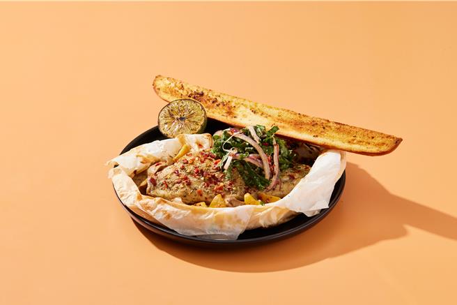 贰楼林口店「野炊系义式柠香栉瓜鱼菲力」，450元。（贰楼提供／朱世凯台北传真）