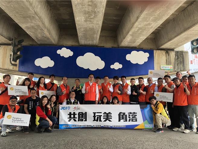 新竹縣竹東青商會今年特別加入「317玩美角落計畫」，活絡地方新風貌。（鄭朝鐘提供／陳育賢新竹傳真）