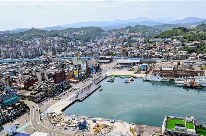 基隆市將於明年2月前《基隆市房屋稅徵收率自治條例》的修正，屆時全市僅有單一自住房屋的民眾，房屋稅的稅率將可自現行的1.2％降至1％。（張志康攝）