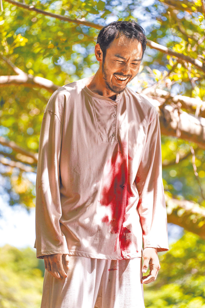 阮经天在《周处除三害》中饰演杀手，展现癫狂演技。（一种态度电影提供）