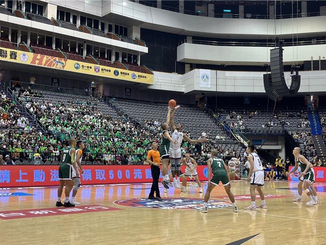 新竹縣東泰高中今年第2度闖進HBL高中籃球男子甲級聯賽4強，最後奪得季軍隊史最佳。（新竹縣府提供／邱立雅竹縣傳真）