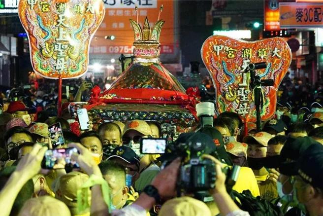 台中市大甲妈祖进香9天8夜遶境活动，将在4月5日起驾，往年行经彰化市民生地下道的「抢轿热点」都发生抢轿衝突，彰化警方谨慎戒备。（本报资料照）