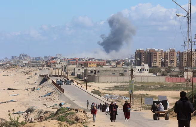以色列和哈玛斯之间持续不断的衝突，以色列继续对加萨发动袭击，巴勒斯坦人持续向南移动，拉法已是最后的城市。(图/路透社)