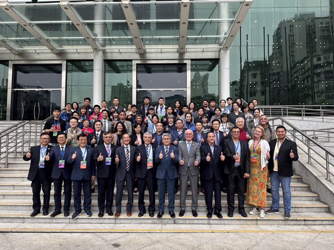 中华奥会副主席蔡家福(前排左四)出席亚洲全民运动总会年会。(中华奥会提供)