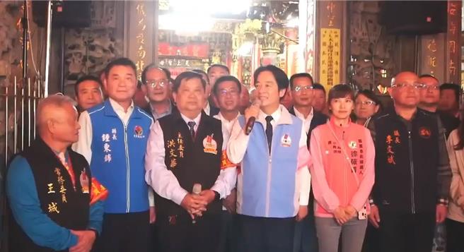 副总统赖清德今天晚间8点半抵达拱天宫，将妈祖请出神龛。（摘自拱天宫直播／李京升苗栗传真）