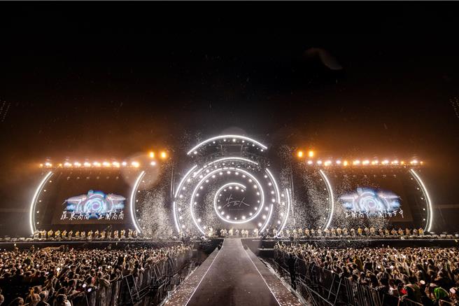 告五人一连两天邀请母校学弟妹上台共演，别具意义。（相信音乐提供）