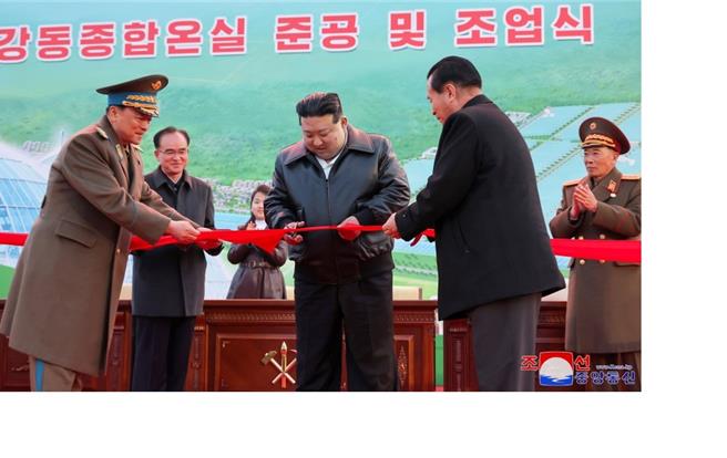 金正恩16日出席平壤附近江東綜合溫室竣工投產儀式（韓中社）