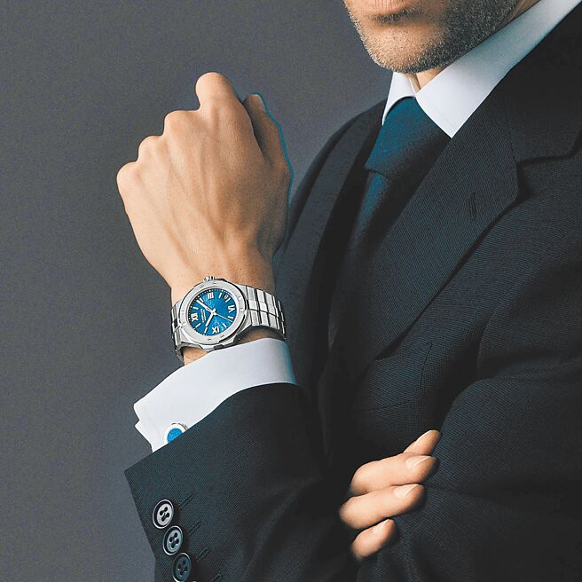 萧邦Alpine Eagle时尚运动腕表系列（见图），设计简约大器且洋溢现代气息，以当代方式演绎萧邦联合总裁卡尔弗雷德理克舍费尔（Karl-Friedrich Scheufele）于1980年创作的首款腕表St. Moritz。（chopard提供）