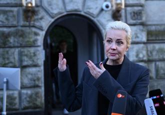 俄国总统大选》纳瓦尼遗孀柏林投票：在选票写上丈夫名字