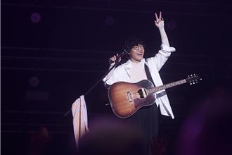 卢广仲暌违13年登红馆 竟受困香港机场「写家庭作业」