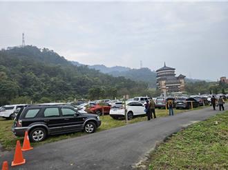 掃墓車潮湧現 桃市提供掃墓專車 大溪警祭交管
