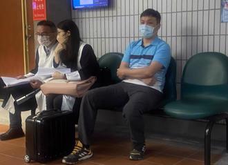 裝可憐？夏男5度出庭全穿同一件「戰袍」  警曝2種可能