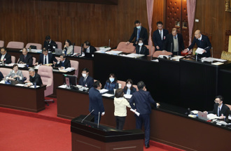 民進黨被韓國瑜打得狼狽不堪 侯漢廷：滿心歡喜、樂不可支