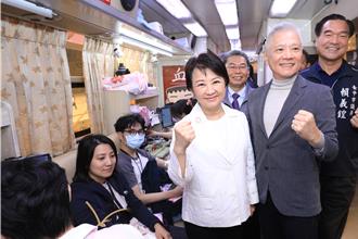 中市40復康巴士需汰換 大大數位捐高頂復康巴士