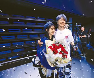 鼓鼓求婚达阵吻大元