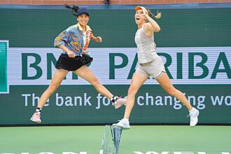 印地安泉女網賽》謝淑薇女雙奪冠 重返世界第1寶座