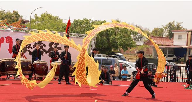 云林县立西螺国中卖力演出。（高市观光局提供）