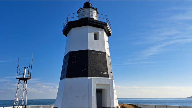 北海岸景點富貴角燈塔，3月18日起暫停開放一週。（航港局提供／蔡亞樺台北傳真）