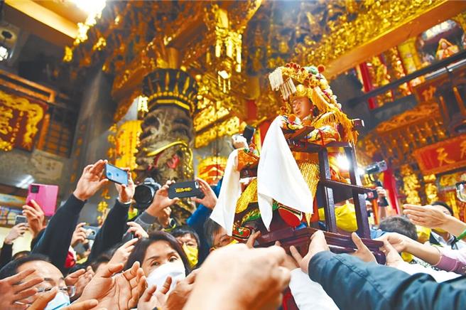 白沙屯妈祖进香今天起驾出发。（李京升摄）