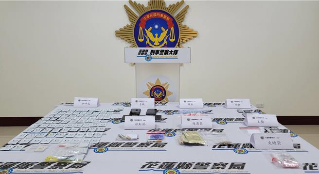 花莲吉安乡某知名休閒麻将馆竟是新兴毒品的吸食及贩售毒窟，且主嫌还特别利用润髮乳包装掩饰咖啡。（花莲县警局提供／罗亦晽花莲传真）