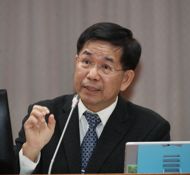 中华民国足球协会积欠2022年国际足球友谊赛的出场费，代表我方出赛的球员未领到钱，竟收到扣缴凭单。教育部长潘文忠认为足协这种作法「非常不适当」，已要求体育署1个月内查清楚。（刘宗龙摄）