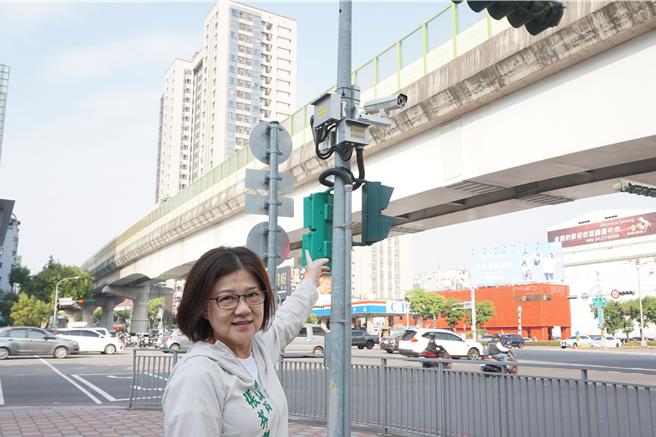 台中市霧峰、大里區近日又出現改裝噪音車深夜飆速，中市環保局將持續加強稽查並爭取補助添購聲音照相執法設備抓噪，台中市議員張芬郁18日要求環保局加強取締也加速改管車登錄認證。（台中市議員張芬郁提供／潘虹恩台中傳真）