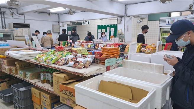 台北市建國中學合作社成立至今近55年，即使校內學生高達3000位，卻不敵營運成本提高、北市禁用一次性餐具政策及外送平台，規畫在本學期結束後清算、解散。（民眾提供／蔡佩珈台北傳真）
