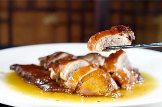 獨家〉琵琶鴨和片皮鴨哪不一樣？台北晶華軒吃了就知