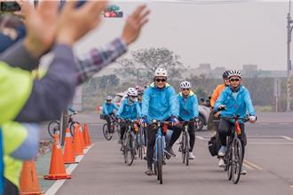 「全台騎最遠小學」末代環島 14畢業生凱旋