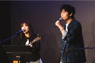 陳佩賢遇鐵粉拔方向盤要簽名  驚呼：太誇張了啦